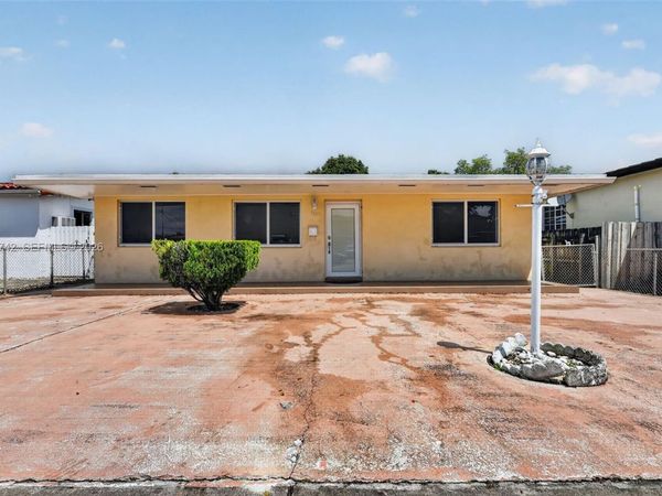 733 W 33rd St , Hialeah, FL 33012