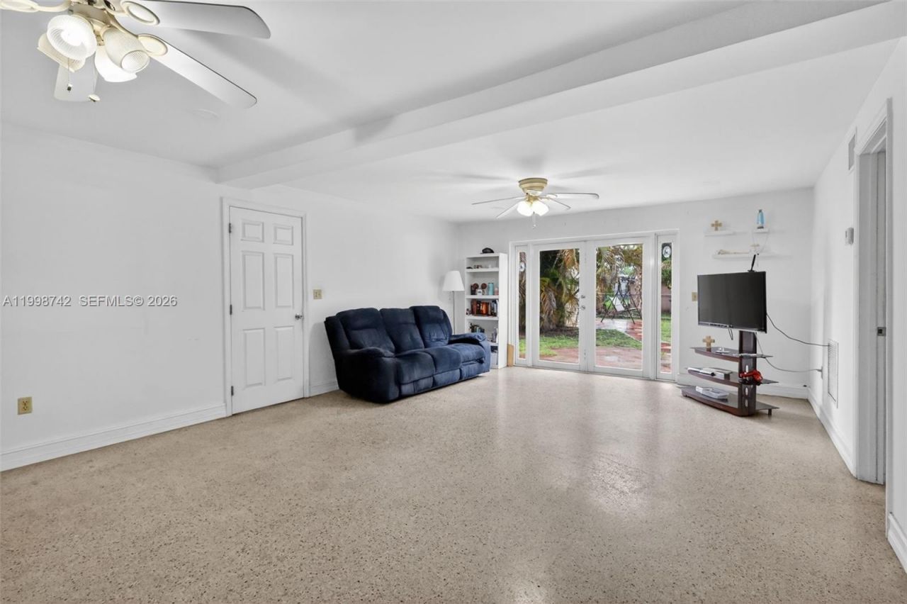 733 W 33rd St, Hialeah, FL 33012 Photo