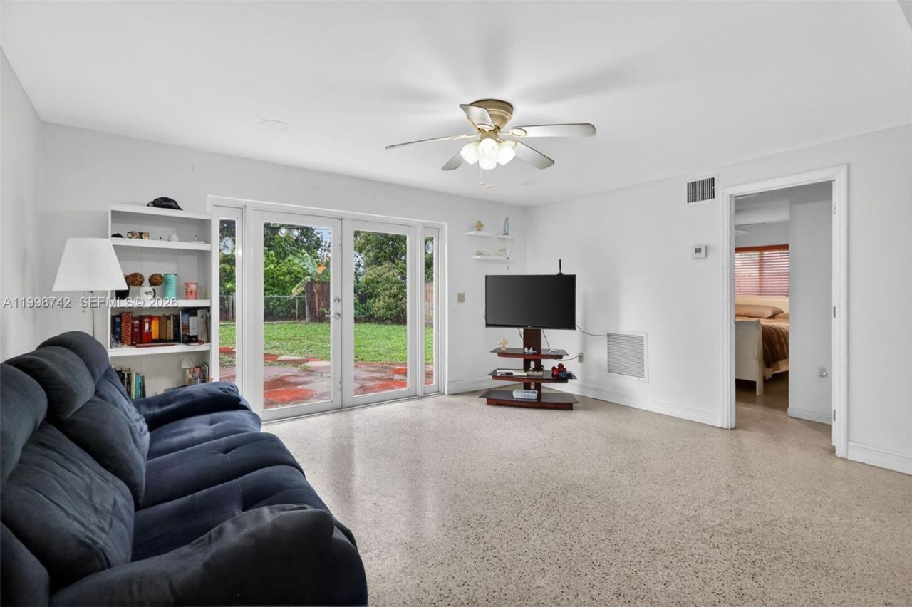 733 W 33rd St, Hialeah, FL 33012 Photo