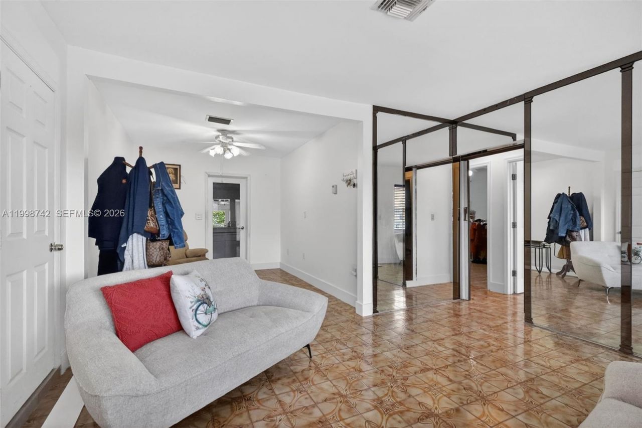 733 W 33rd St, Hialeah, FL 33012 Photo