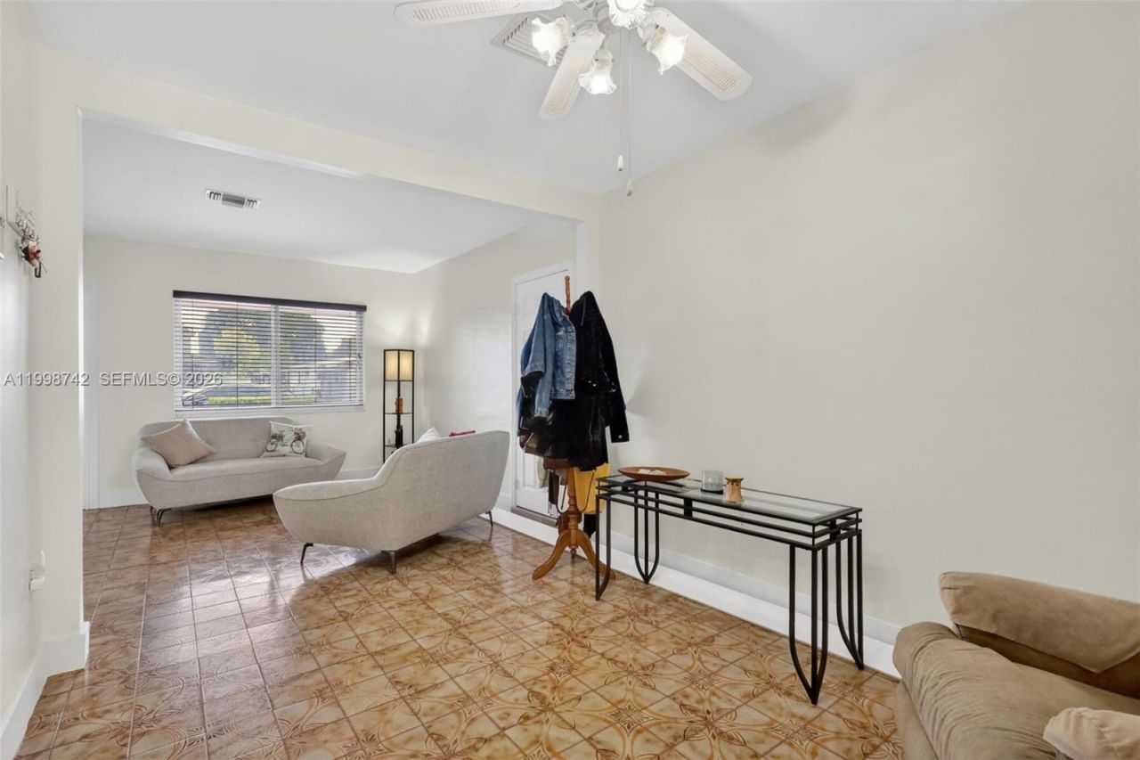 733 W 33rd St , Hialeah, FL 33012 Photo