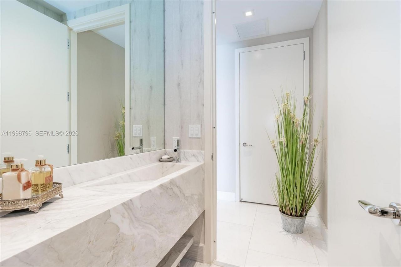 16901 Collins Ave, Unit 903, Sunny Isles Beach, FL 33160 Photo