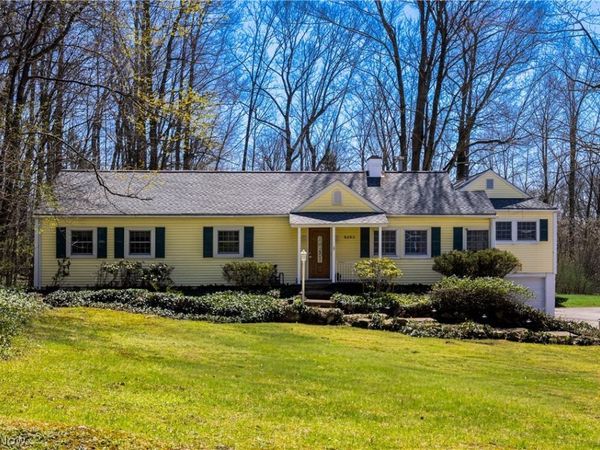 8253 Summit Drive , Chagrin Falls, OH 44023