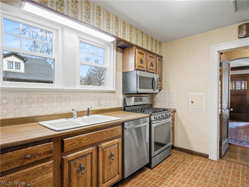 160 Castle Boulevard, Akron, OH 44313 Photo 16