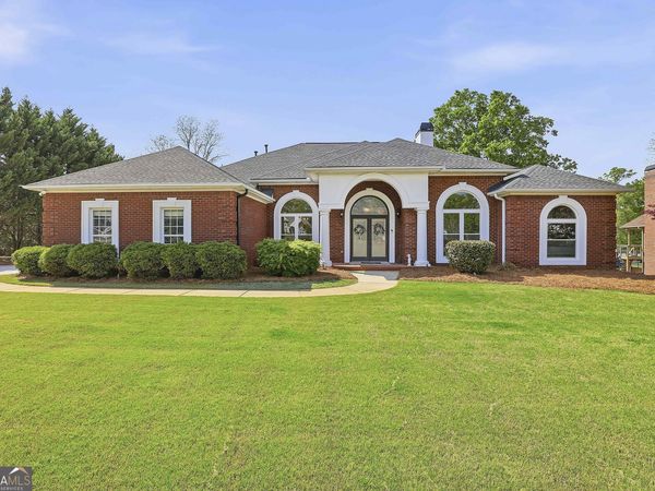 110 Lake Park Court, Sharpsburg, GA 30277