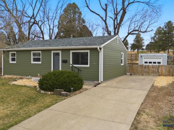 711 E OAKLAND, Rapid City, SD 57701