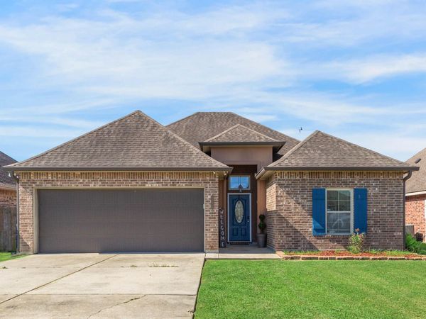 312 Clay Ridge Drive , Youngsville, LA 70592