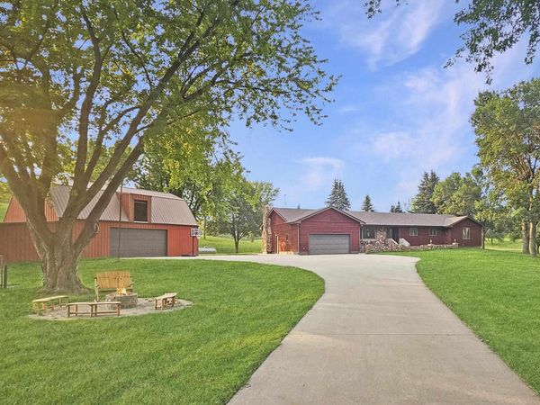 31847 West Loop Rd, Sioux City, IA 51108