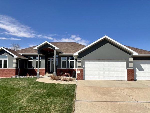 613 Winfield Circle, Sergeant Bluff, IA 51054