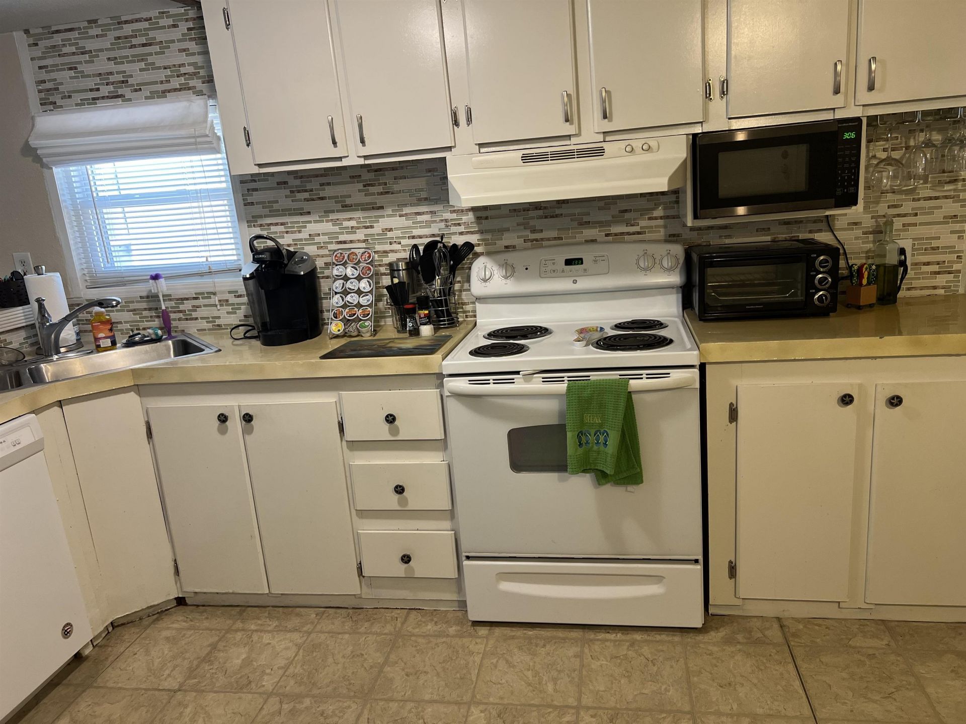 2720 Leo Dr. Photo 11