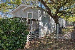 2720 Leo Dr. photo 4