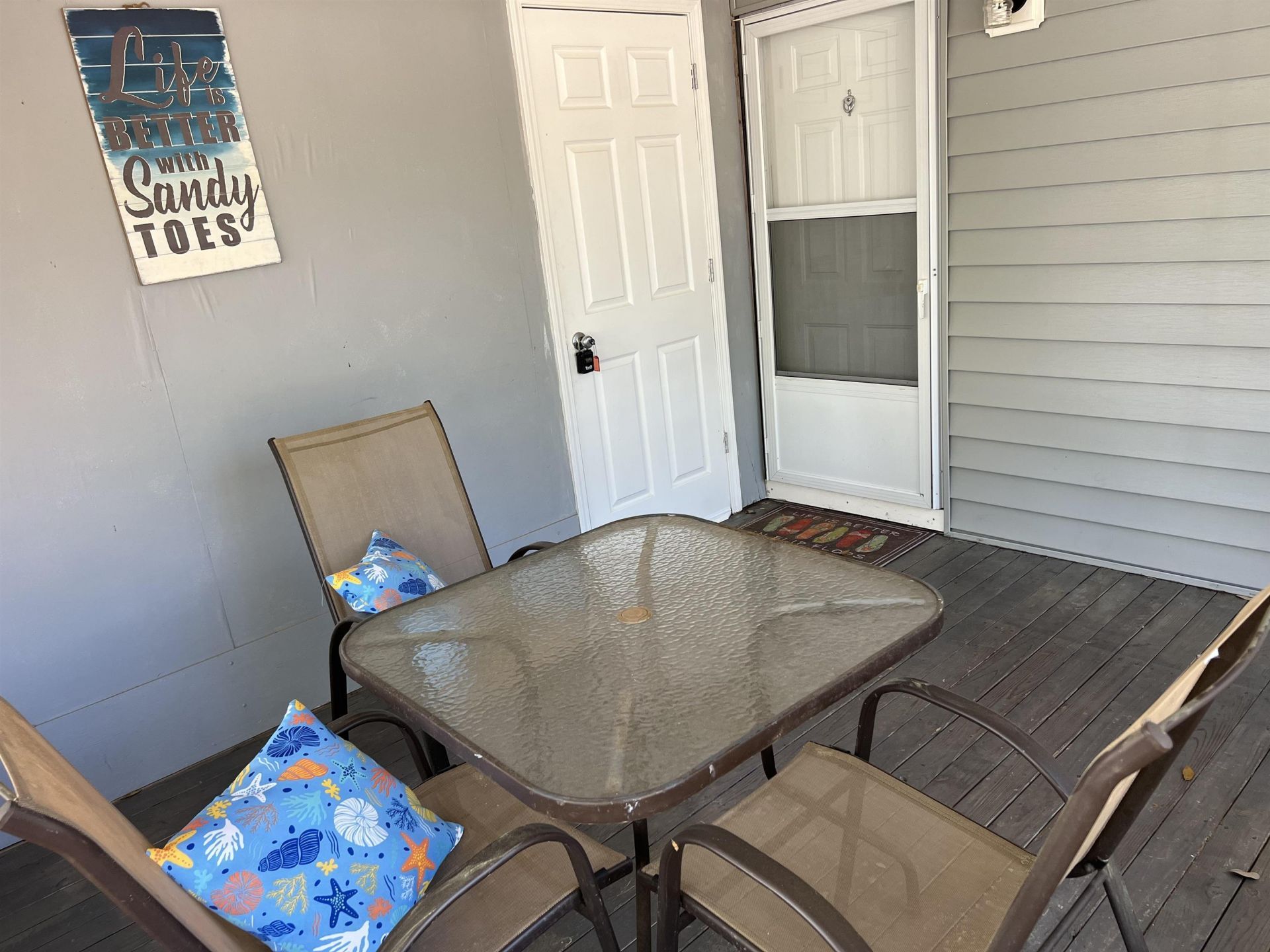 2720 Leo Dr. Photo 4