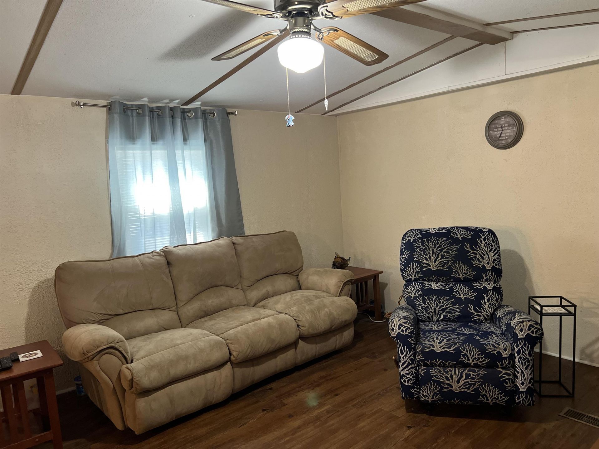 2720 Leo Dr. Photo 5