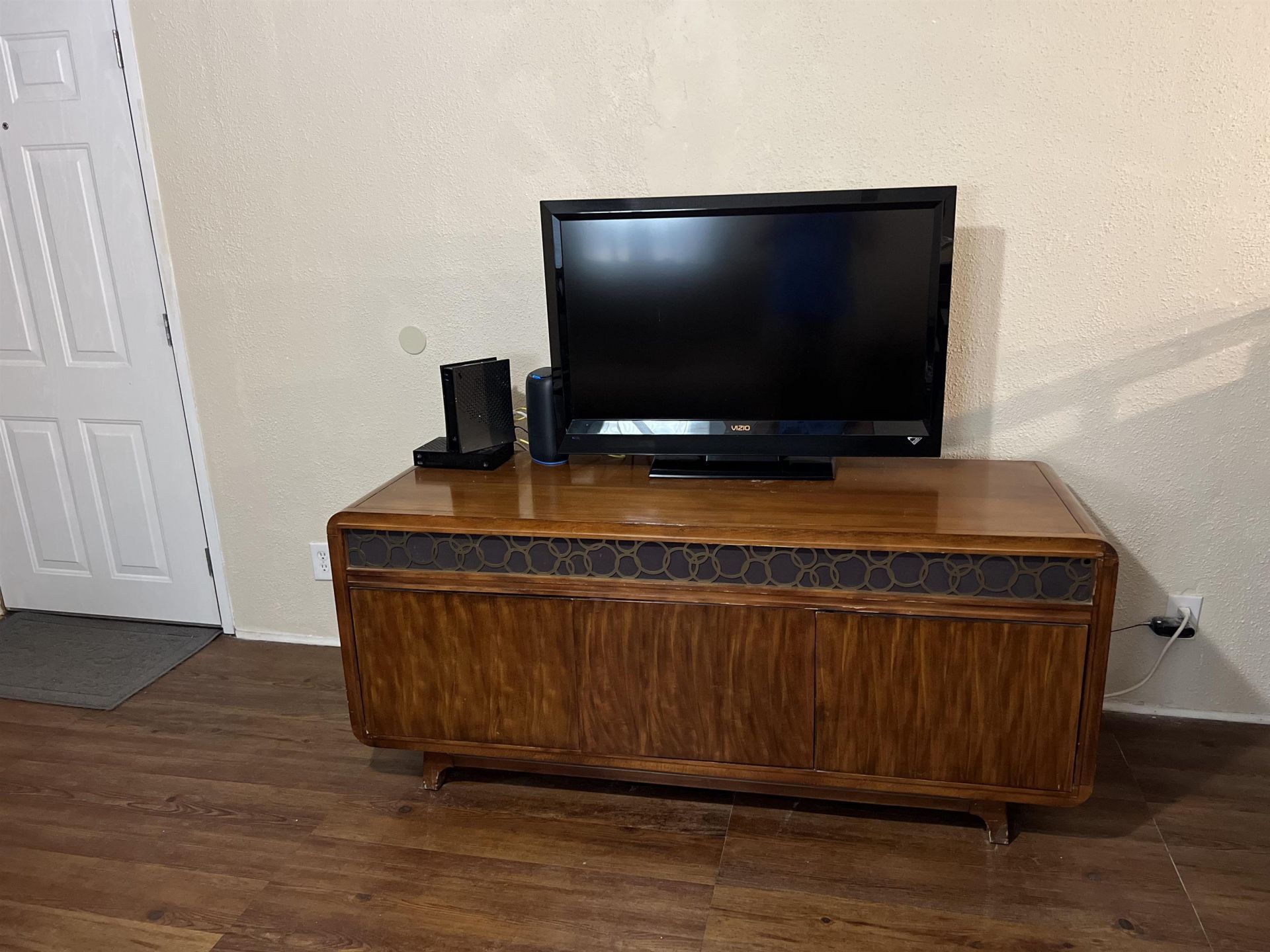 2720 Leo Dr. Photo 7