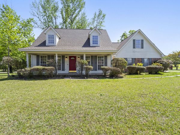 190 Lakeover Drive E, Columbus, MS 39702