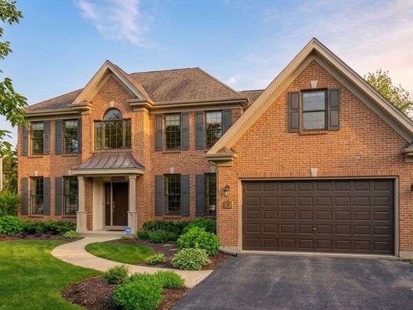 9 N Daniels Drive , Batavia, IL 60510