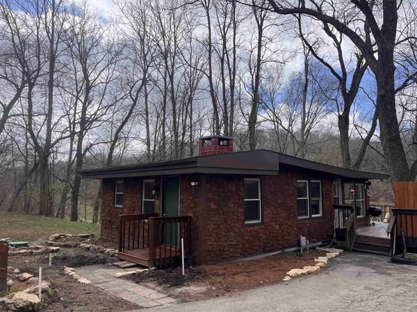 9919 Shawondassee Drive, Dubuque, IA 52003