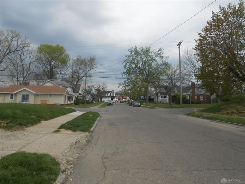 2055 Parkhill Drive, Dayton, OH 45406 Photo 3