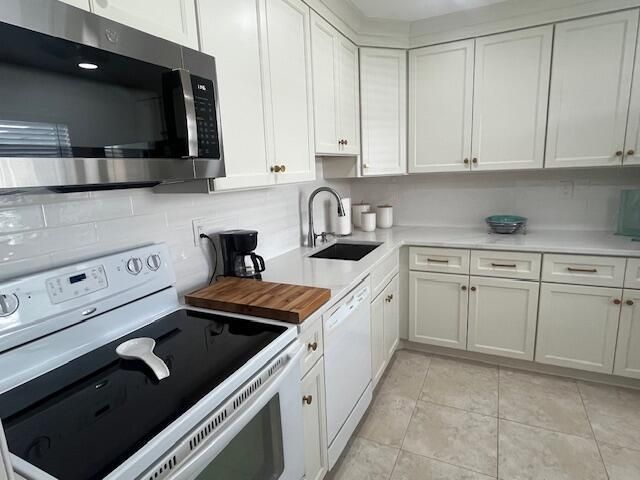 27 Capri, Unit A, Delray Beach, FL 33484 Photo