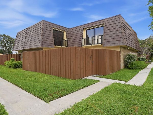 521 Springdale Circle, Palm Springs, FL 33461