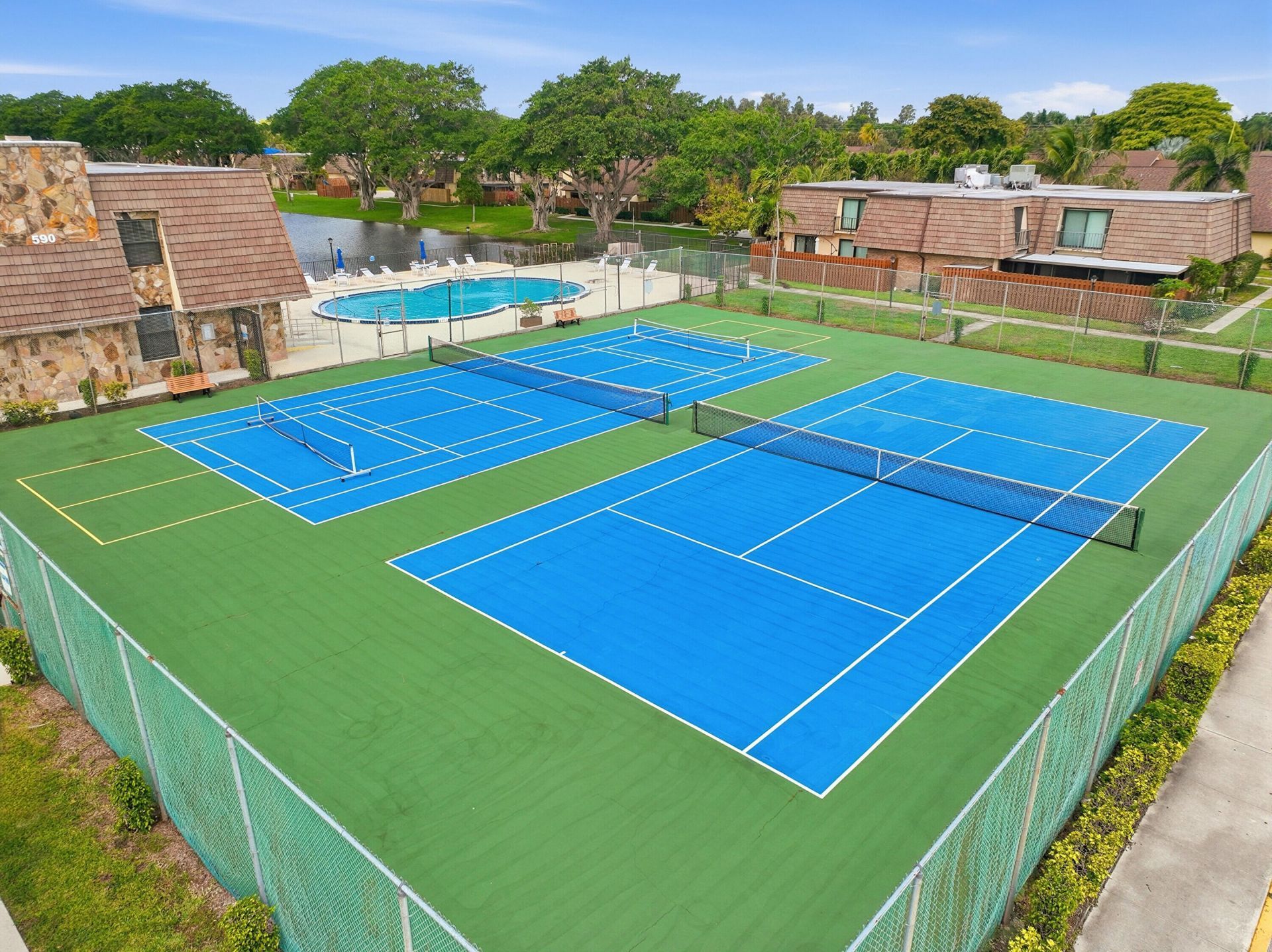 521 Springdale Circle, Palm Springs, FL 33461 Photo