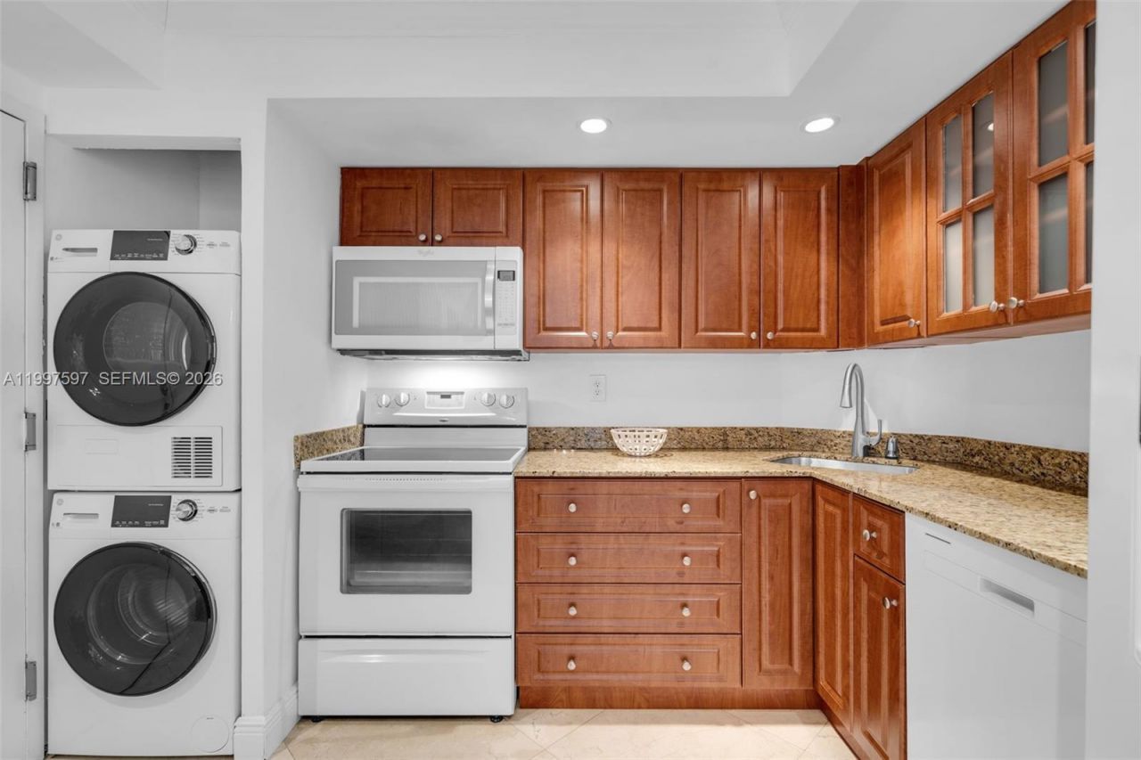 2333 Brickell Ave, Unit 1109, Miami, FL 33129 Photo