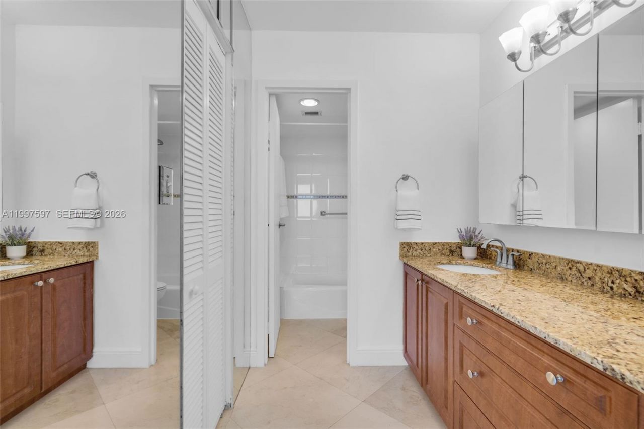 2333 Brickell Ave, Unit 1109, Miami, FL 33129 Photo