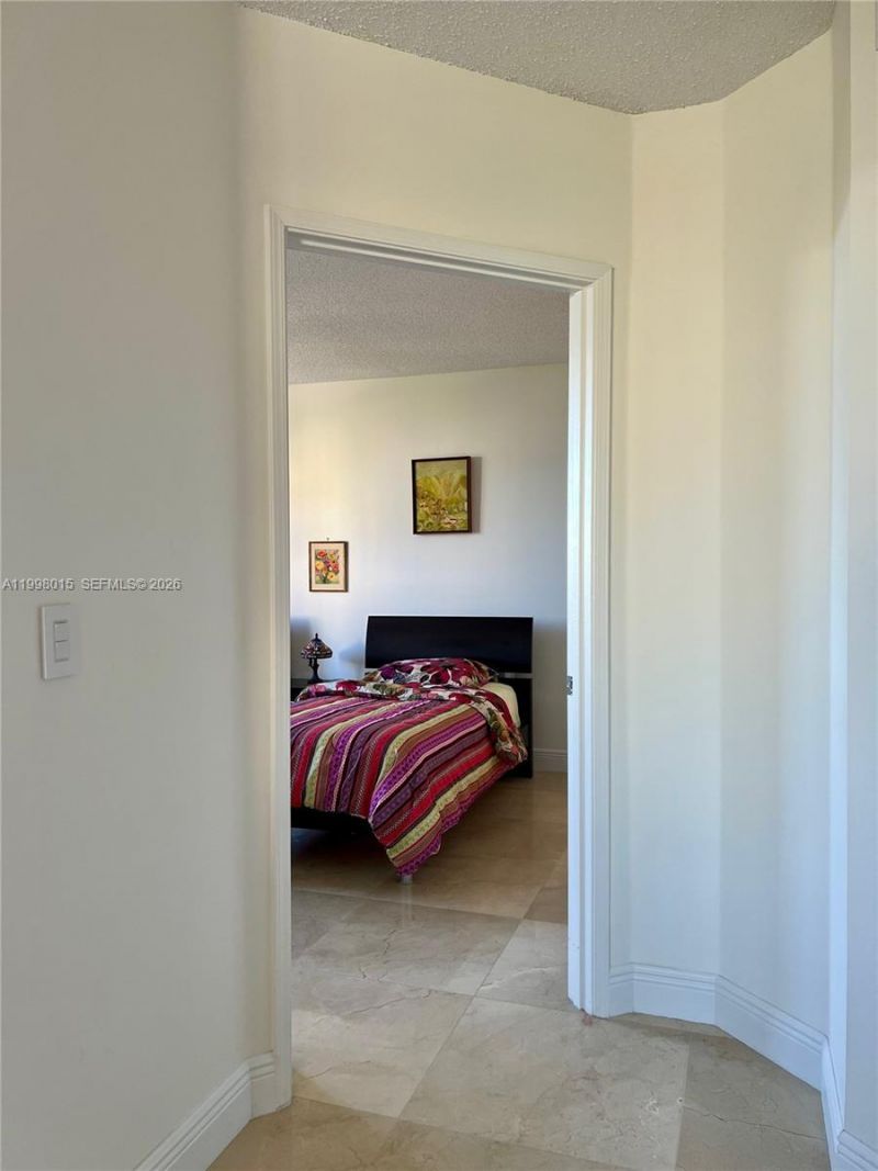 651 Okeechobee Blvd, Unit 811, West Palm Beach, FL 33401 Photo