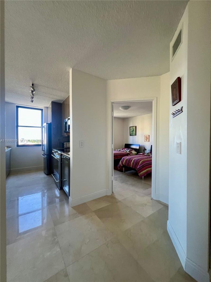 651 Okeechobee Blvd, Unit 811, West Palm Beach, FL 33401 Photo