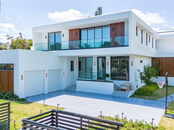 922 NE 78th St, Miami, FL 33138