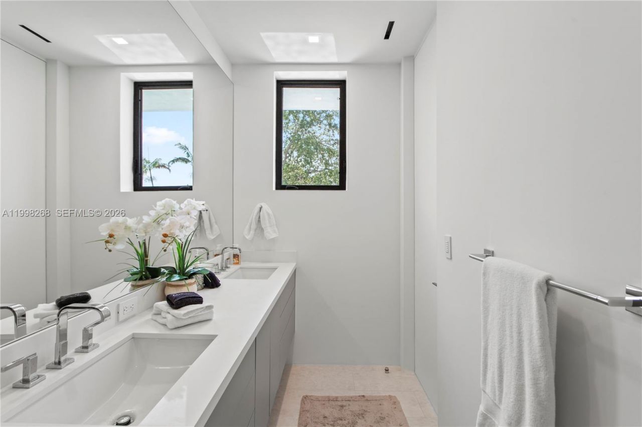 922 NE 78th St, Miami, FL 33138 Photo