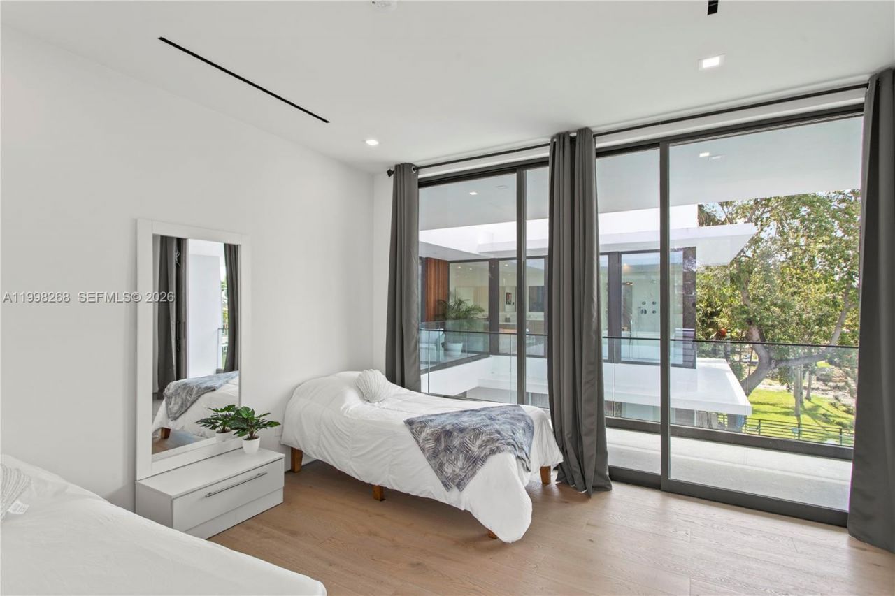 922 NE 78th St, Miami, FL 33138 Photo