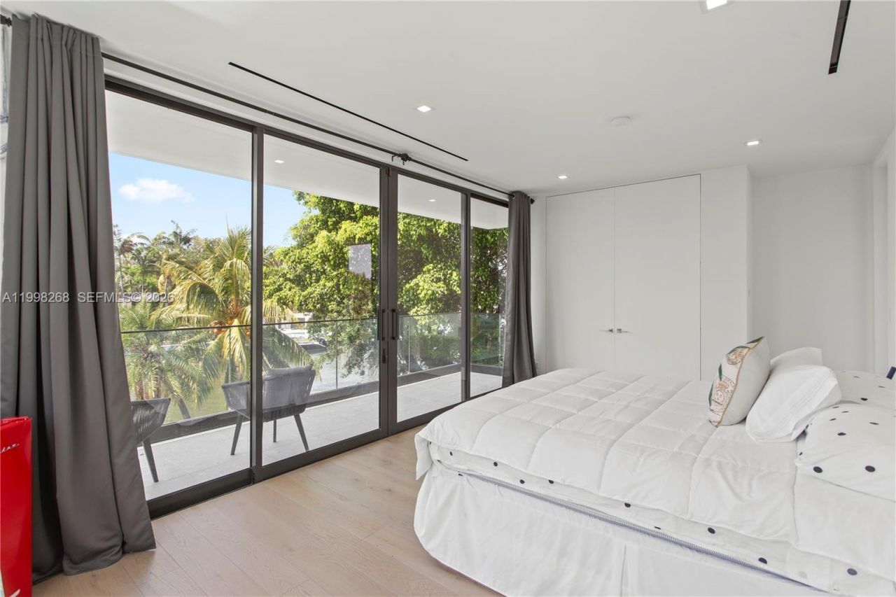 922 NE 78th St, Miami, FL 33138 Photo