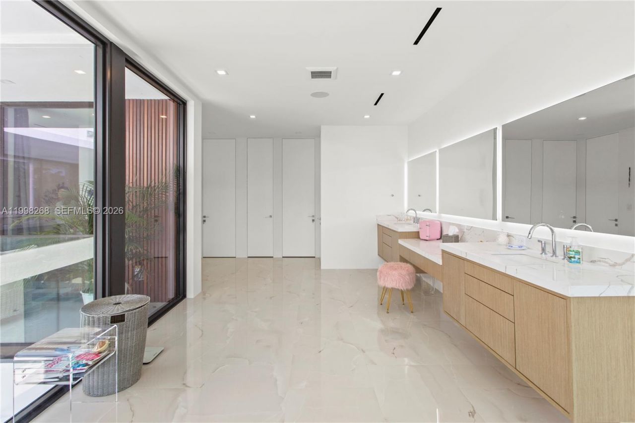 922 NE 78th St, Miami, FL 33138 Photo