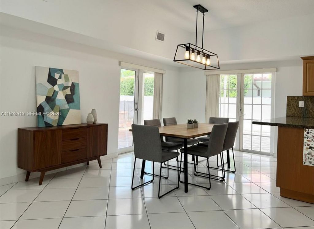 10140 SW 26th Ter, Miami, FL 33165 Photo