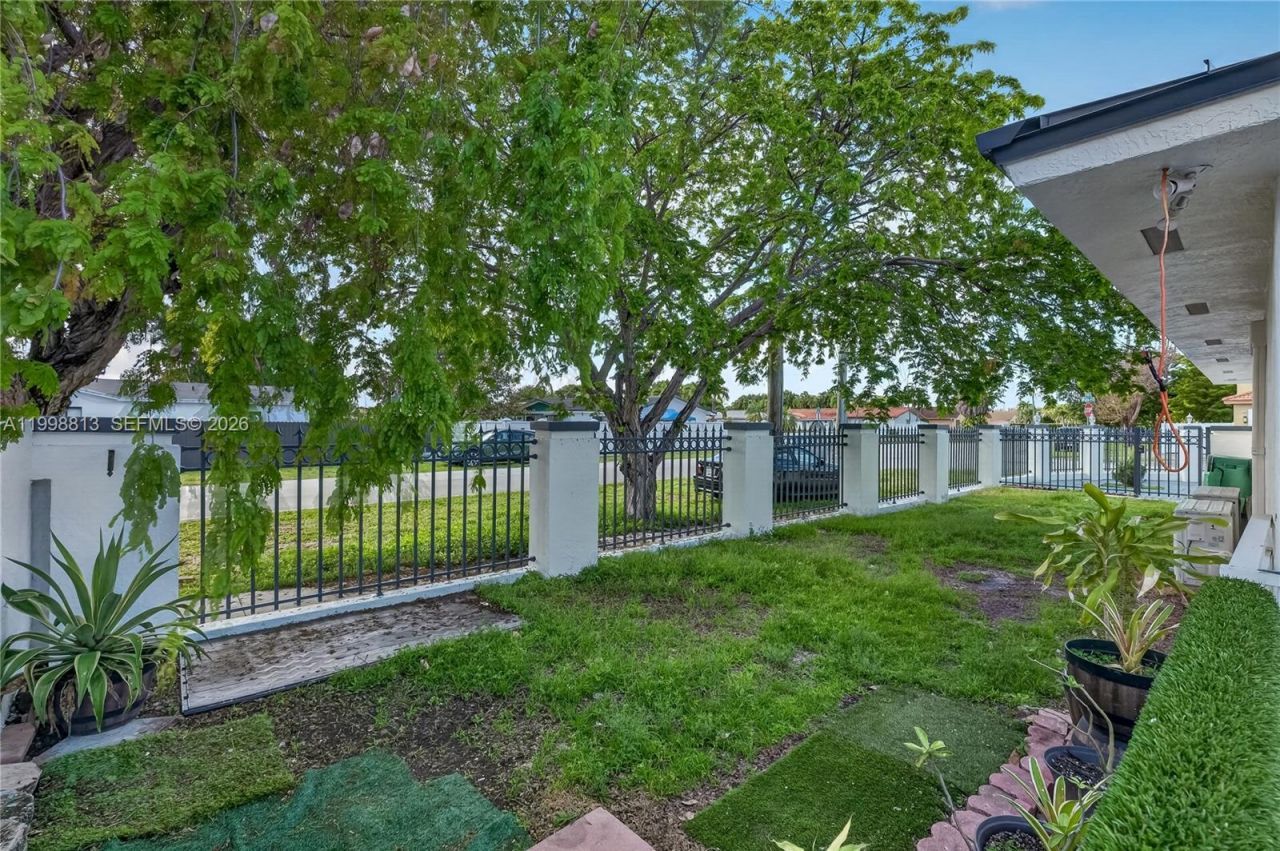 10140 SW 26th Ter, Miami, FL 33165 Photo
