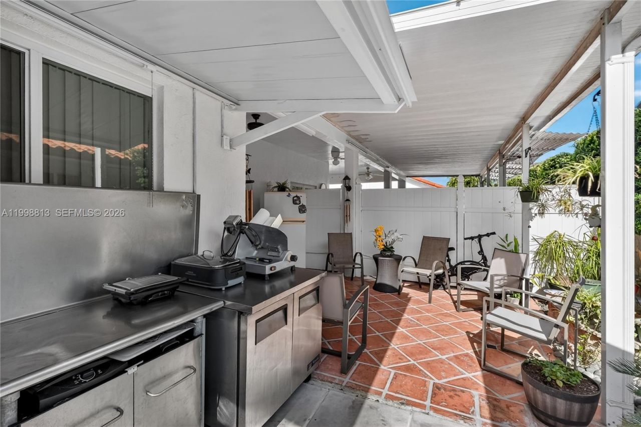 10140 SW 26th Ter, Miami, FL 33165 Photo