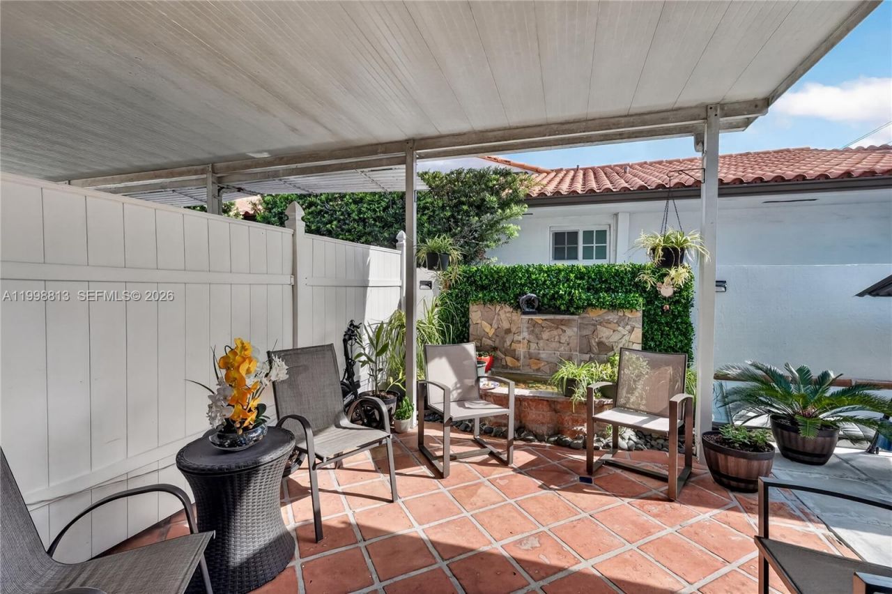 10140 SW 26th Ter, Miami, FL 33165 Photo