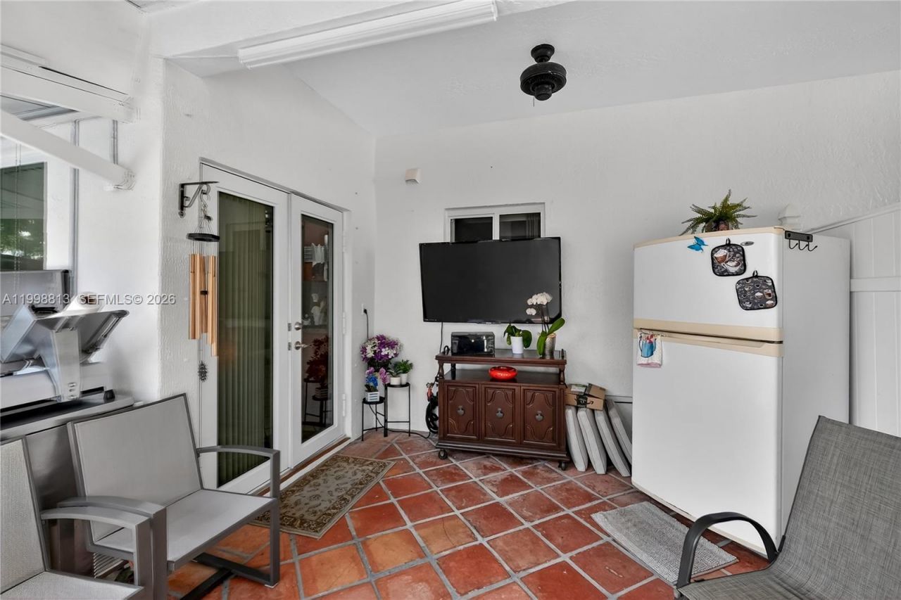 10140 SW 26th Ter, Miami, FL 33165 Photo