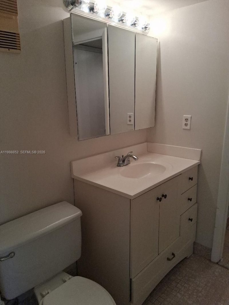 1100 St Charles Pl, Unit 213, Pembroke Pines, FL 33026 Photo
