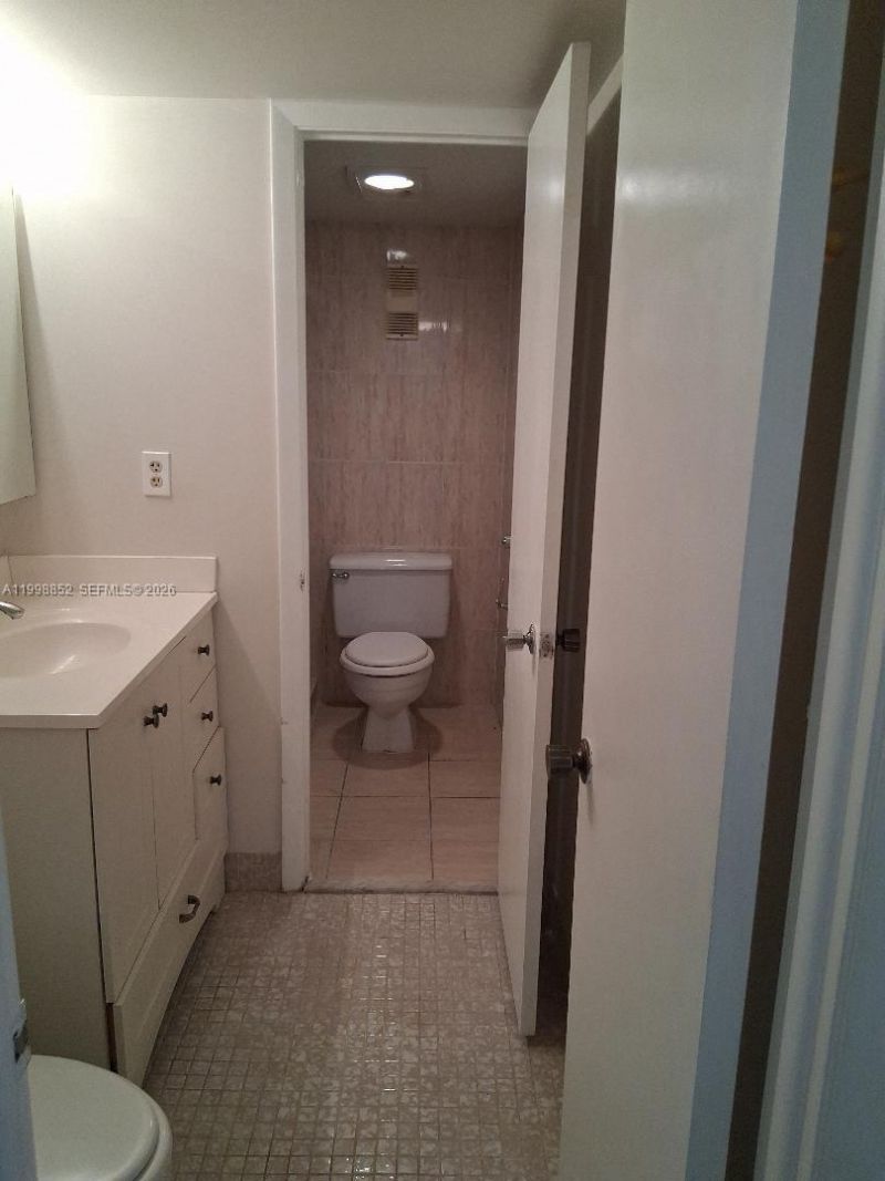 1100 St Charles Pl, Unit 213, Pembroke Pines, FL 33026 Photo