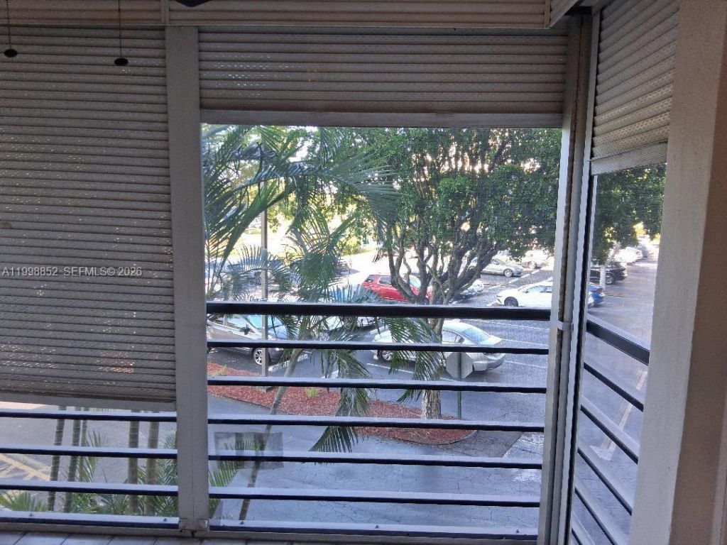 1100 St Charles Pl, Unit 213, Pembroke Pines, FL 33026 Photo
