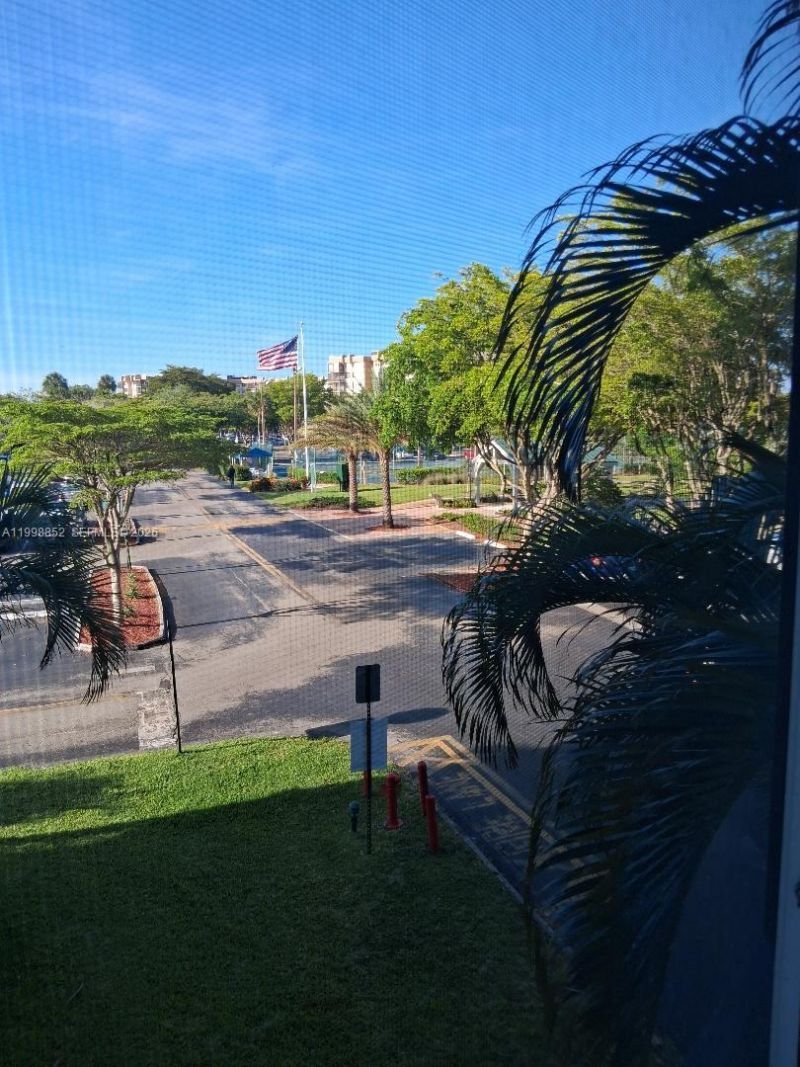 1100 St Charles Pl, Unit 213, Pembroke Pines, FL 33026 Photo