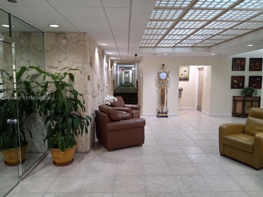 1100 St Charles Pl, Unit 213, Pembroke Pines, FL 33026 Photo