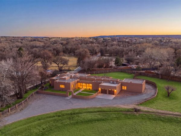 3 A Loma Manzanita , Santa Fe, NM 87506