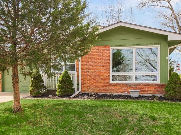 818 NW South Shore Drive, Lake Waukomis, MO 64151