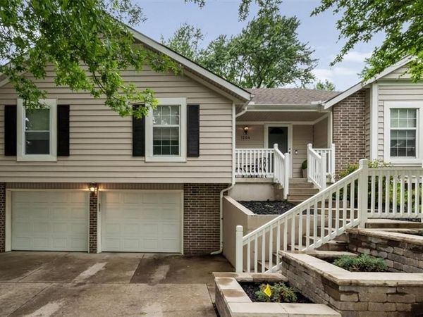 1204 NE Hendrix Drive, Lee's Summit, MO 64086