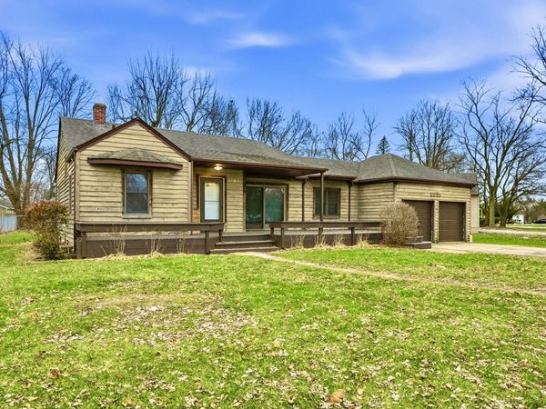 1107 W 62nd Place, Merrillville, IN 46410