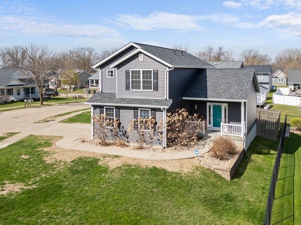 5 W Village Circle , Davenport, IA 52806