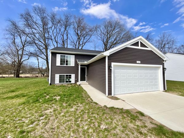 5147 Lake Pines Court, Vicksburg, MI 49097